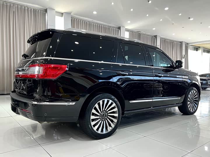 Фото 4 - Lincoln Navigator