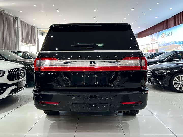 Фото 5 - Lincoln Navigator