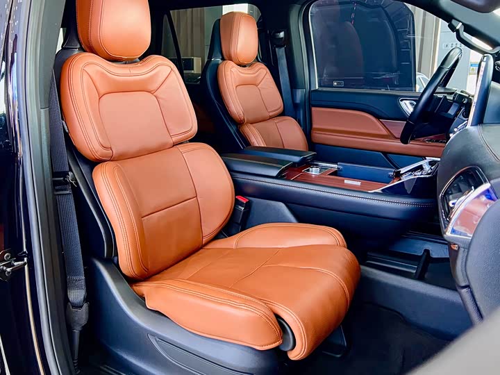 Фото 8 - Lincoln Navigator