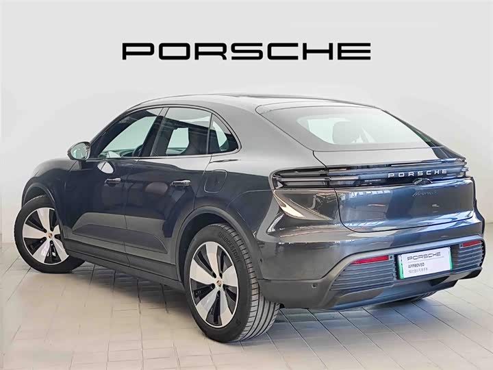 Фото 4 - Porsche Macan EV