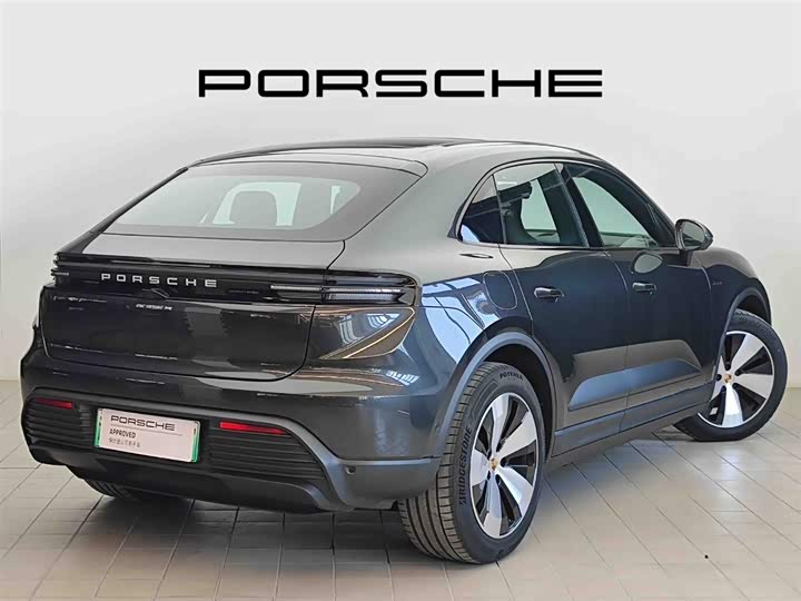 Фото 5 - Porsche Macan EV