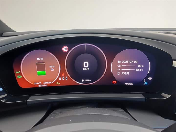 Фото 9 - Porsche Macan EV