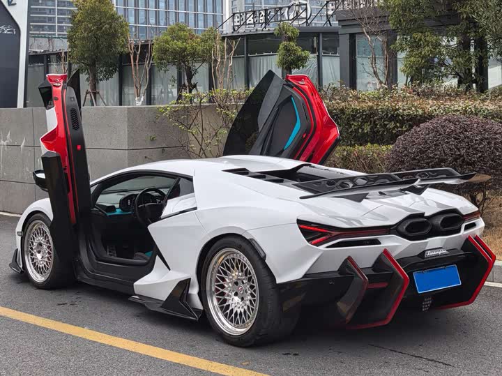 Фото 7 - Lamborghini Revuelto