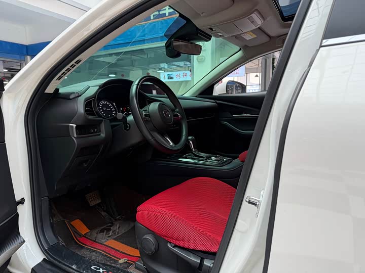 Фото 4 - Mazda CX-30