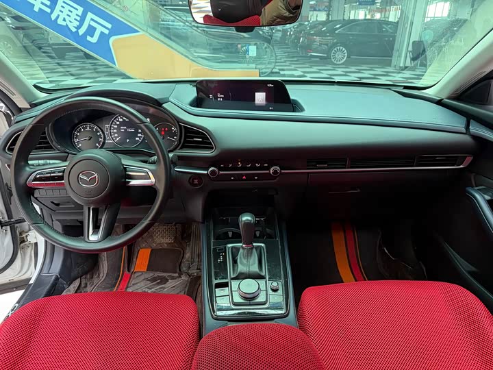 Фото 9 - Mazda CX-30