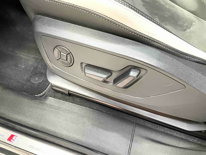 Фото 7 - Audi Q3