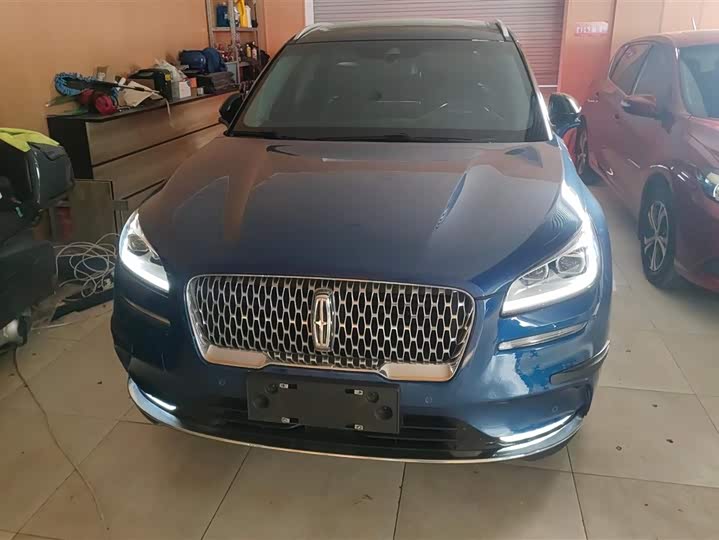 Фото 2 - Lincoln Corsair