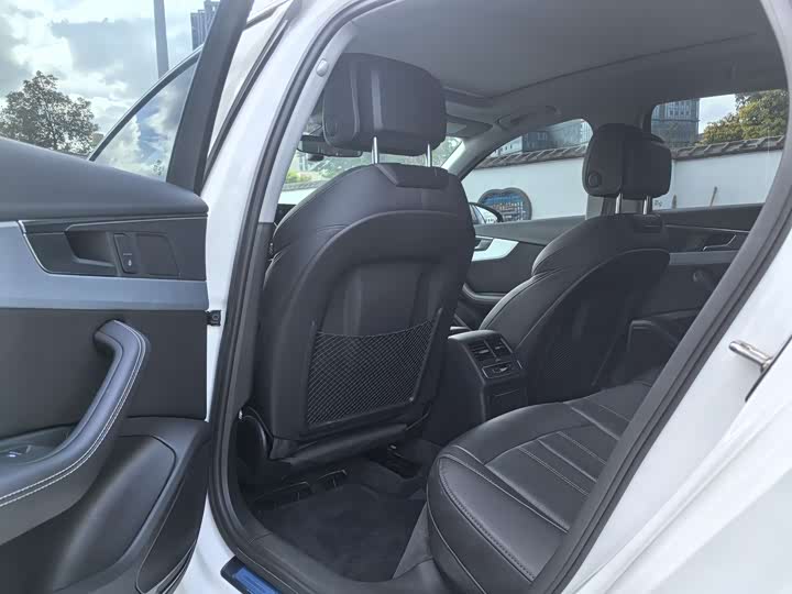 Фото 7 - Audi A4L