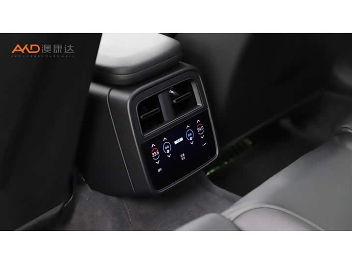 Photo 9 - Porsche Taycan