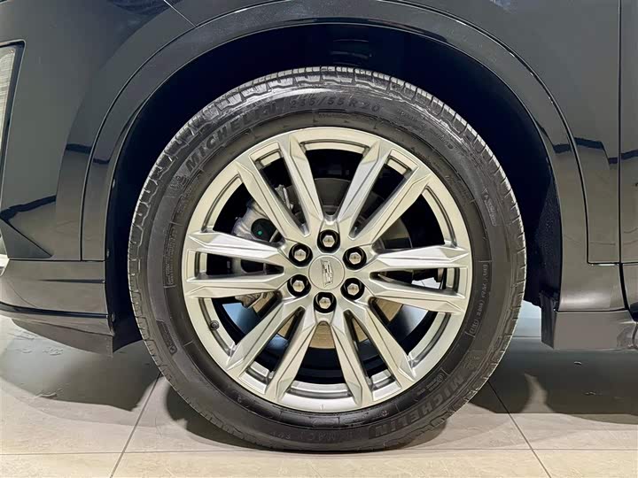 Фото 9 - Cadillac XT6