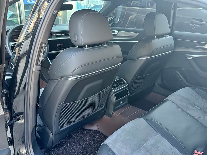 Фото 7 - Audi A6L