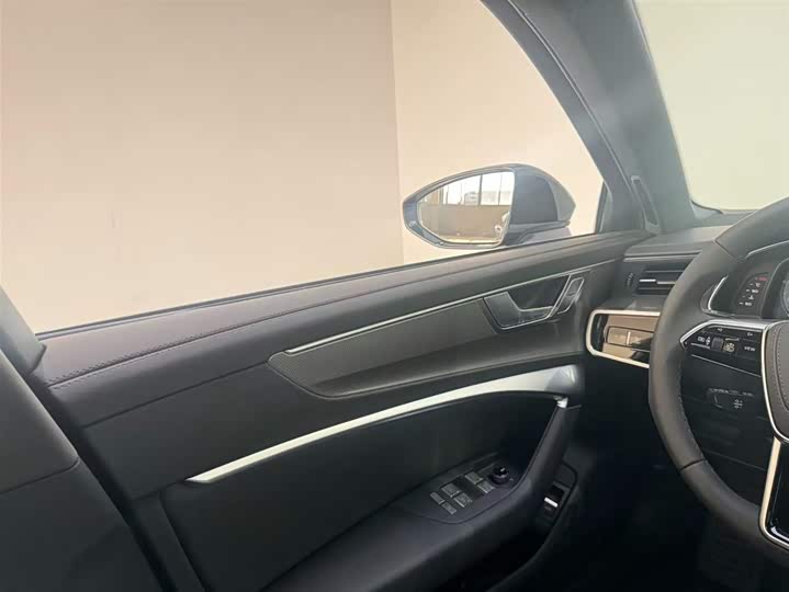 Фото 2 - Audi A6L