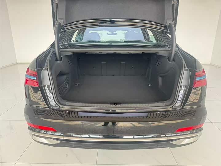 Фото 7 - Audi A6L