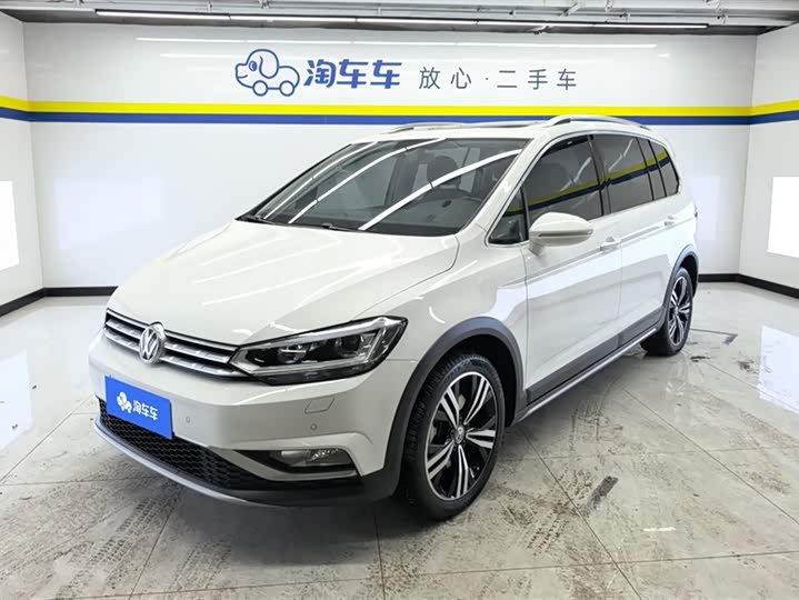 Фото 1 - Volkswagen Touran L