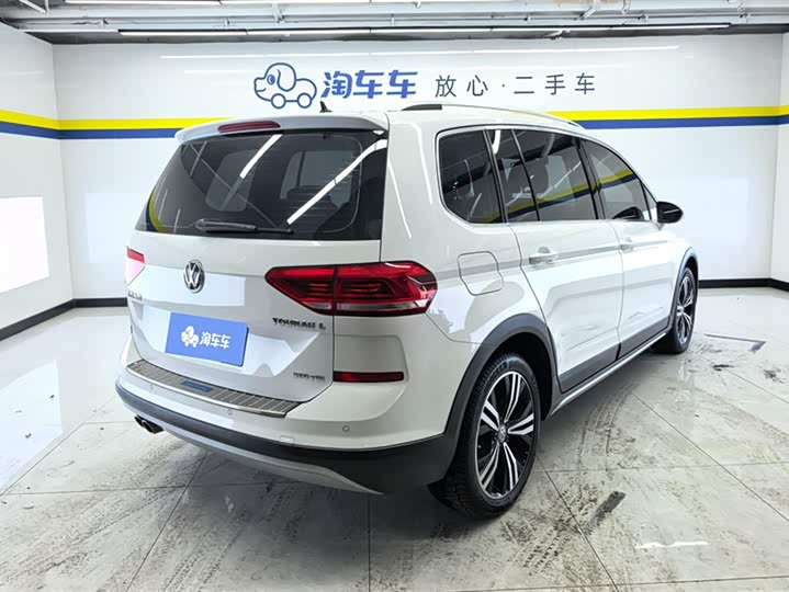 Фото 3 - Volkswagen Touran L