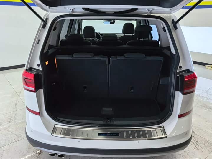 Фото 4 - Volkswagen Touran L