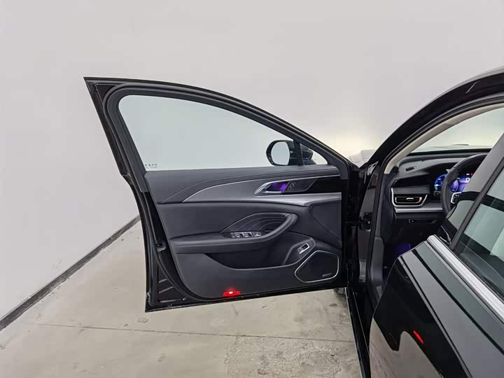 Фото 8 - Hongqi H5