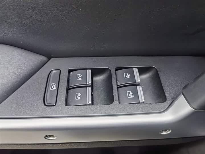 Photo 9 - BAW 212 T01