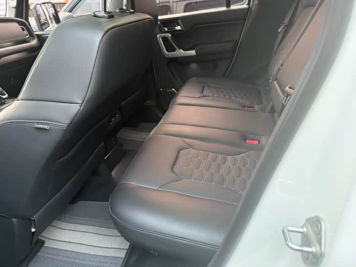 Photo 5 - BAW 212 T01