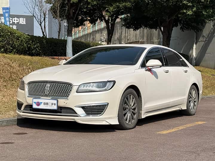 Фото 1 - Lincoln MKZ