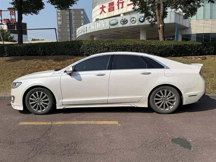 Фото 3 - Lincoln MKZ