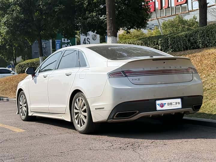 Фото 4 - Lincoln MKZ
