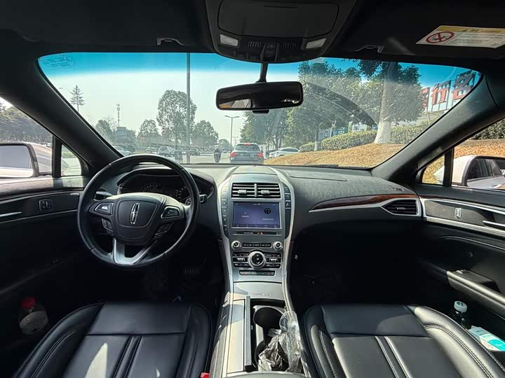 Фото 7 - Lincoln MKZ