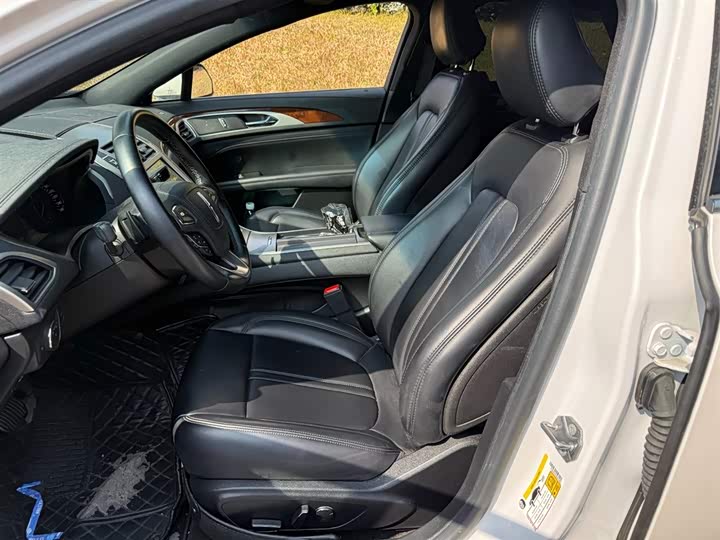 Фото 8 - Lincoln MKZ