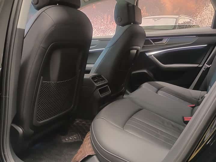 Фото 5 - Audi A6