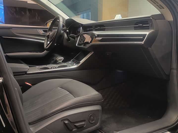 Фото 7 - Audi A6