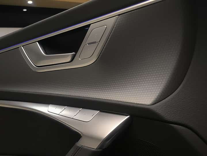 Фото 9 - Audi A6