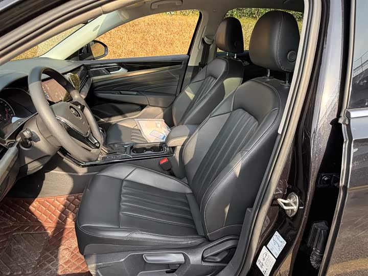 Фото 8 - Volkswagen Passat