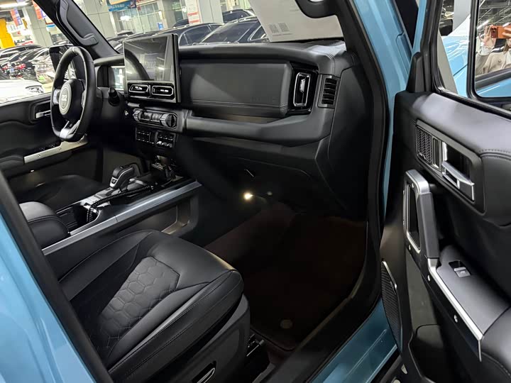 Photo 2 - BAW 212 T01