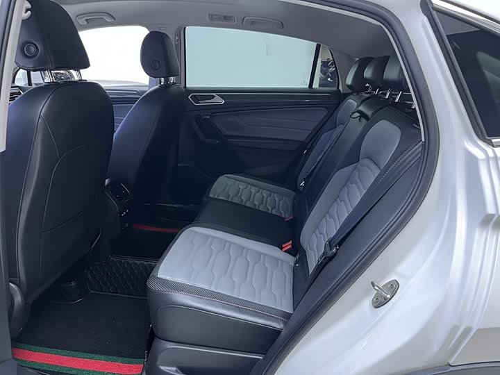 Фото 8 - Volkswagen Tiguan X