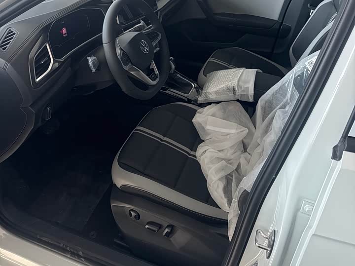 Фото 9 - Volkswagen T-Roc