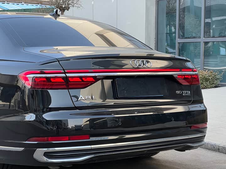 Фото 5 - Audi A8