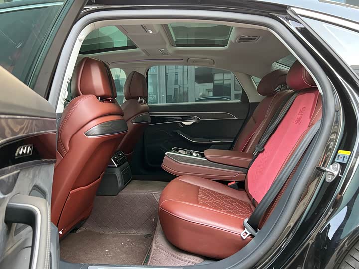 Фото 7 - Audi A8