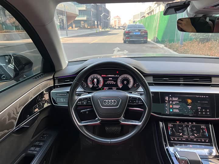 Фото 8 - Audi A8