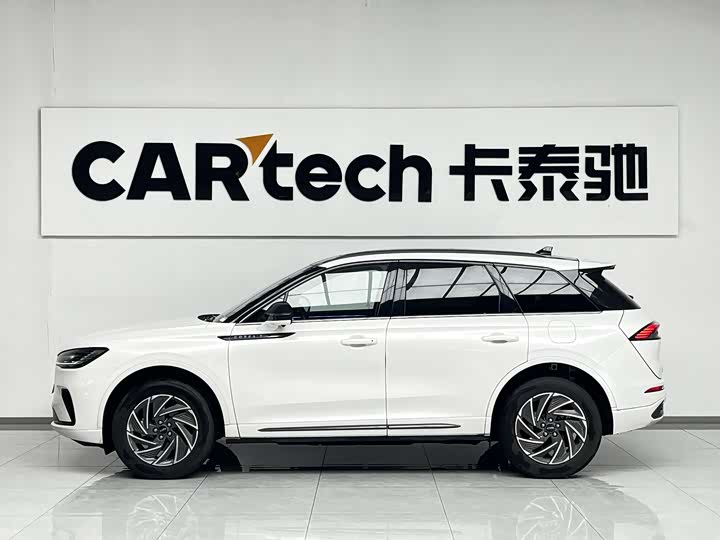 Фото 3 - Lincoln Corsair