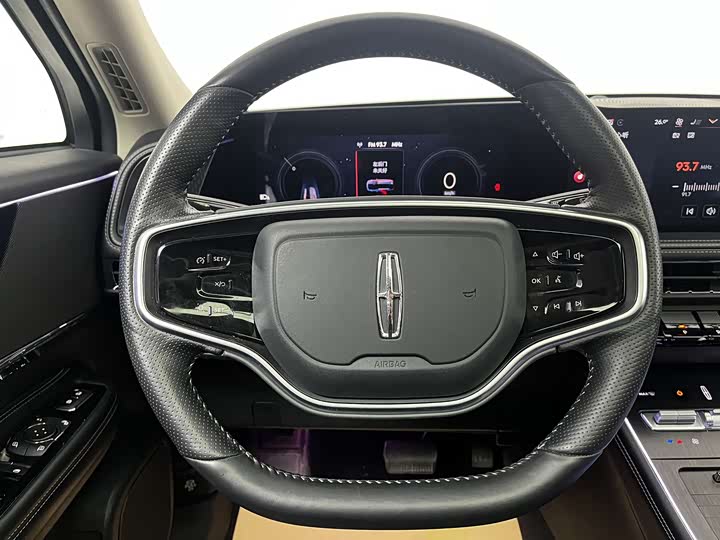 Фото 8 - Lincoln Corsair