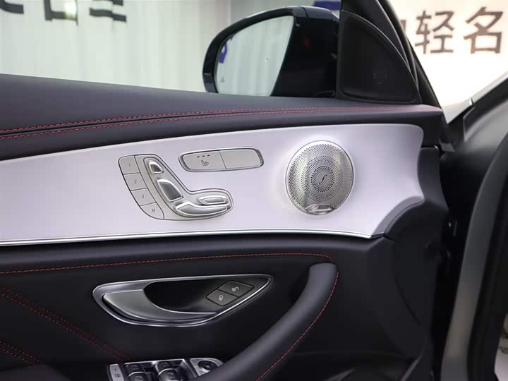 Photo 8 - Mercedes-Benz E-Class AMG