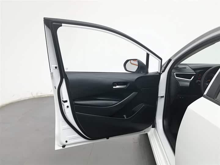 Фото 8 - Toyota Corolla