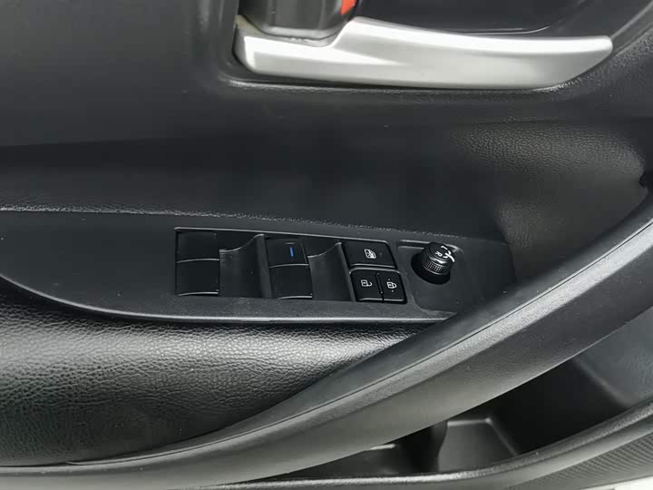 Фото 9 - Toyota Corolla