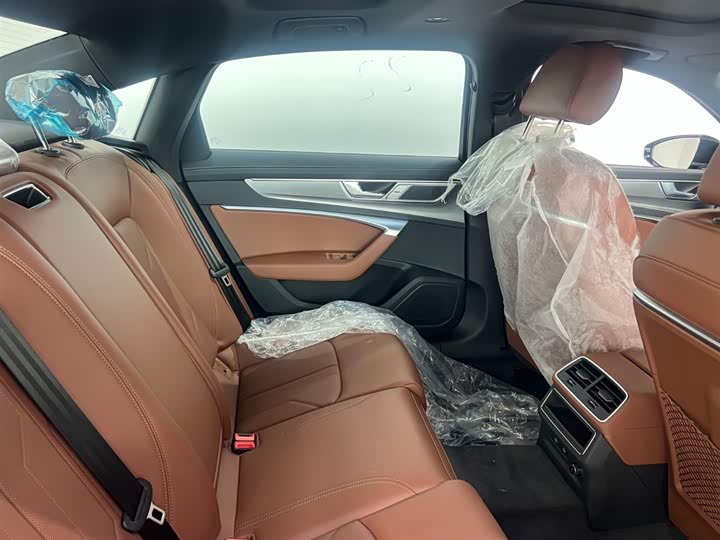 Фото 8 - Audi A6L