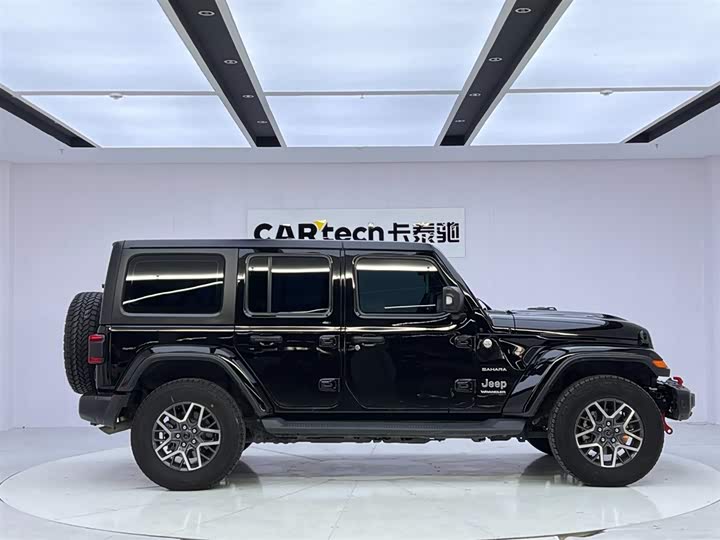 Фото 6 - Jeep Wrangler