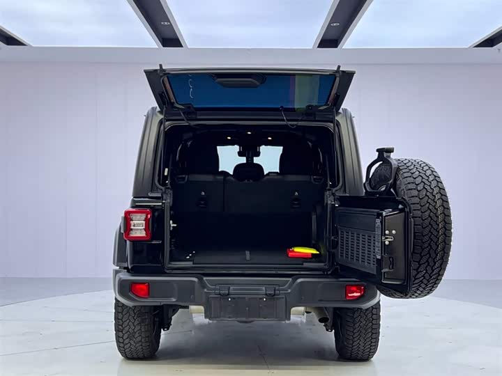 Фото 9 - Jeep Wrangler