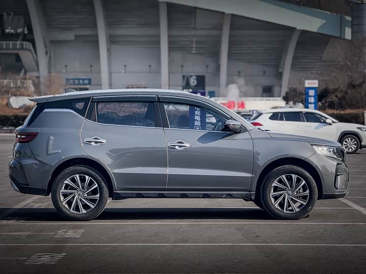 Фото 8 - Geely Vision X6