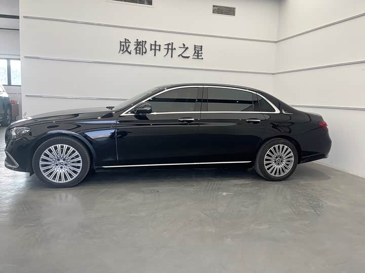 Фото 3 - Mercedes-Benz E-Class