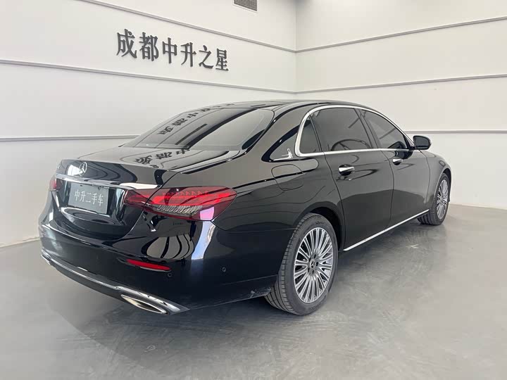 Фото 4 - Mercedes-Benz E-Class