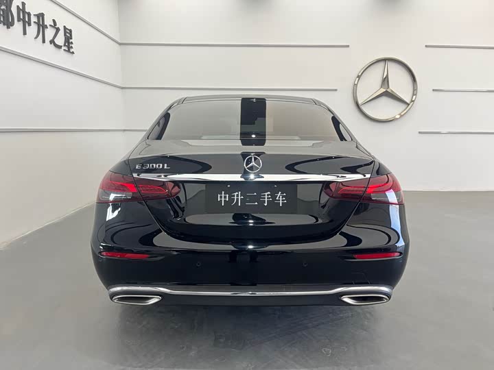 Фото 5 - Mercedes-Benz E-Class